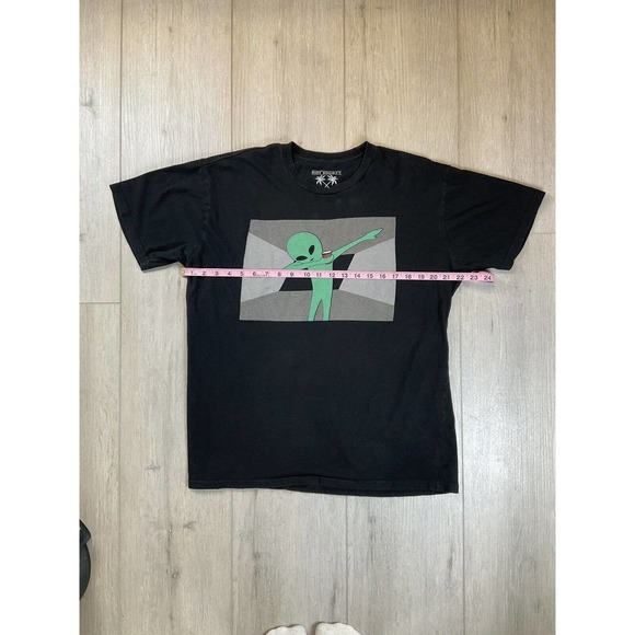 Riot Society Alien Dabbing UFO Black Graphic T-Shirt Size XL EUC FREE SHIPPING! - Picture 4 of 10